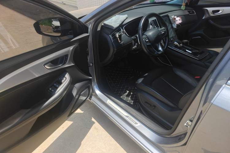 Used Roewe i6 MAX 2020 300TGI Automatic "Swell Cool Smart Drive" Edition Driver Seat