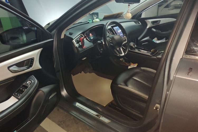 Used Roewe i6 MAX 2020 300TGI Automatic Supreme Edition with Cool Sunroof and Advanced Driving Features Driver Seat