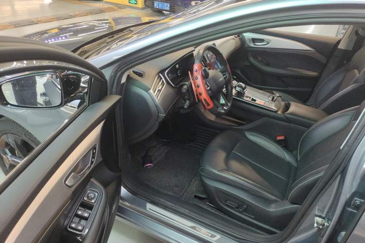 Used Roewe i6 MAX 2020 300TGI Automatic "Swell Cool Smart Drive" Edition Driver Seat