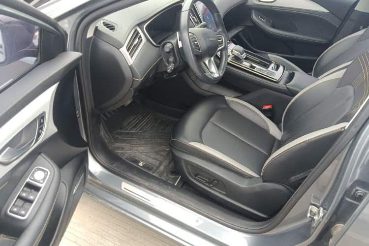 Used Roewe i6 MAX 2020 300TGI Automatic Supreme Edition with Cool Sunroof and Advanced Driving Features Driver Seat