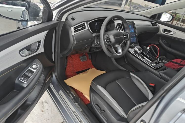 Used Roewe i6 MAX 2020 300TGI Automatic Supreme Edition with Cool Sunroof and Advanced Driving Features Driver Seat