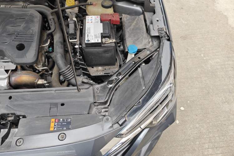 Used Roewe i6 MAX 2020 300TGI Automatic "Swell Cool Smart Drive" Edition Engine Bay Left