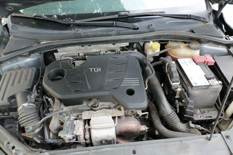 Used Roewe i6 MAX 2020 300TGI Automatic Sporty Cool Edition Engine Bay