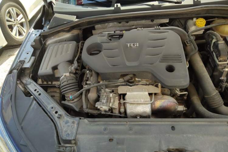 Used Roewe i6 MAX 2020 300TGI Automatic Supreme Edition with Cool Sunroof and Advanced Driving Features Engine Bay Right