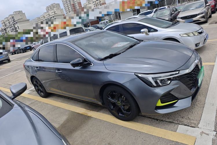 Used Roewe i6 MAX 2020 300TGI Automatic Cool & Stylish Skyroof Edition Exterior 2