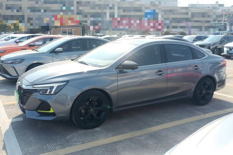 Used Roewe i6 MAX 2020 300TGI Automatic Cool & Stylish Skyroof Edition Exterior 3