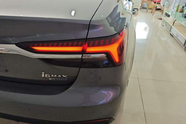 Used Roewe i6 MAX 2020 300TGI Automatic Sporty Cool Edition Exterior 3