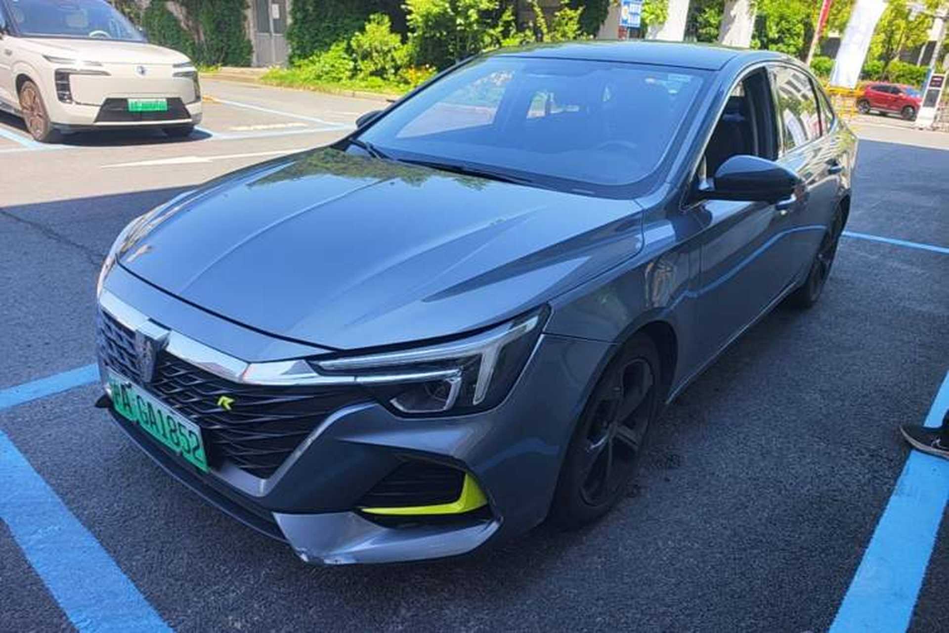 Used Roewe i6 MAX 2020 300TGI Automatic Cool & Stylish Skyroof Edition Front Left 45 Deg