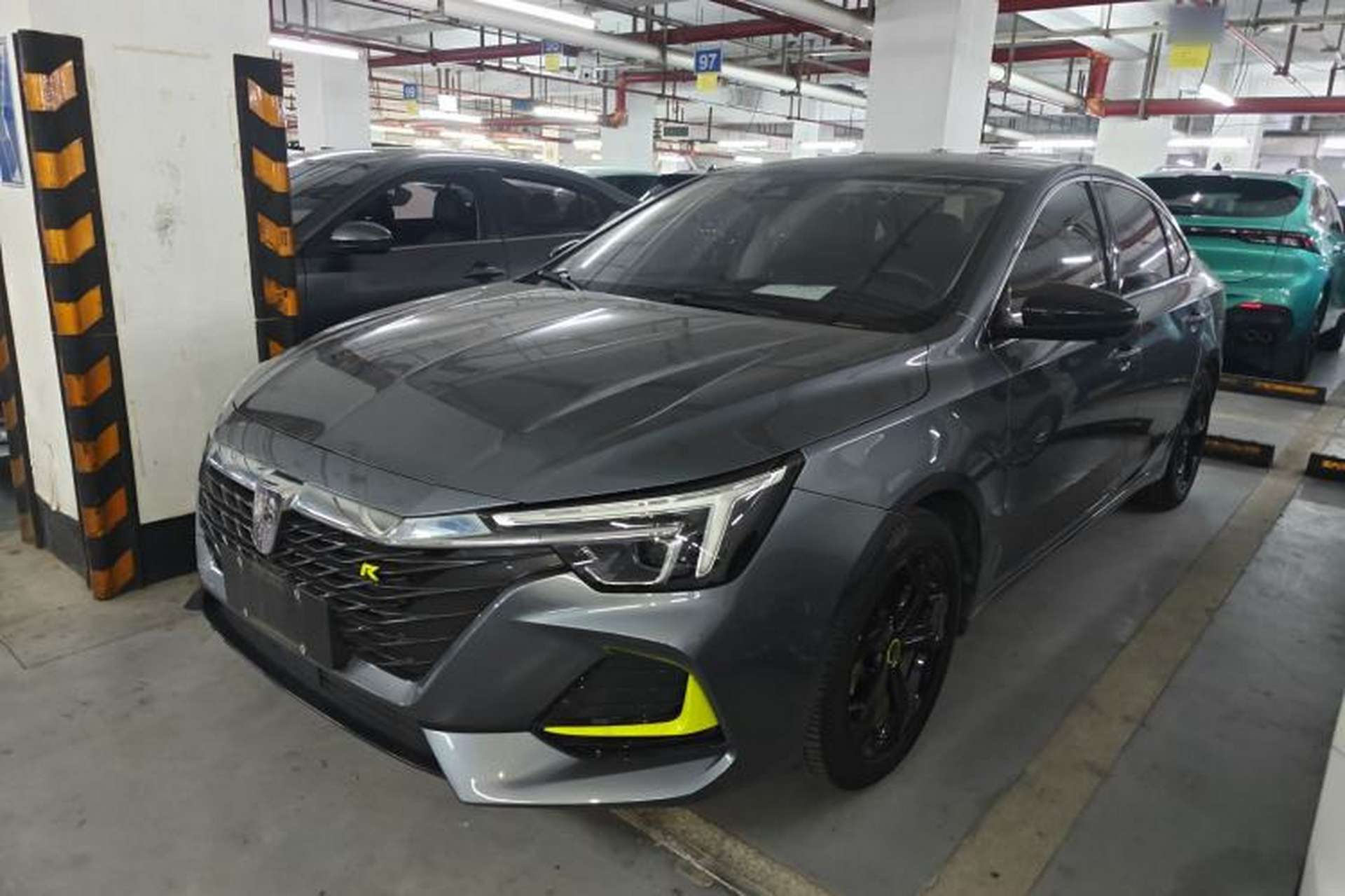 Used Roewe i6 MAX 2020 300TGI Automatic "Swell Cool Smart Drive" Edition Front Left 45 Deg
