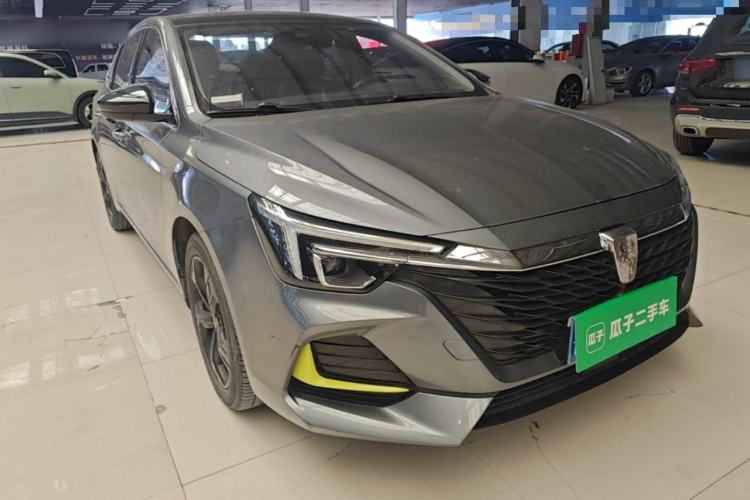 Used Roewe i6 MAX 2020 300TGI Automatic Supreme Edition with Cool Sunroof and Advanced Driving Features Front Right 45 Deg