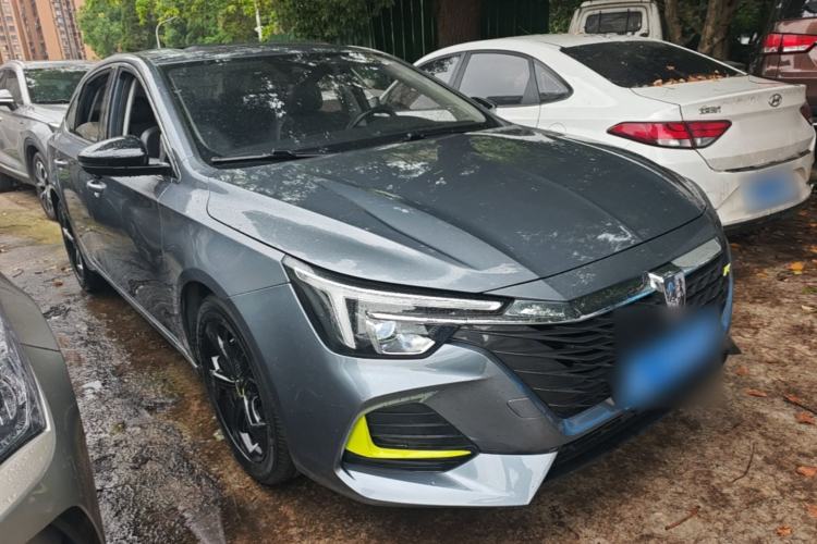 Used Roewe i6 MAX 2020 300TGI Automatic "Swell Cool Smart Drive" Edition Front Right 45 Deg
