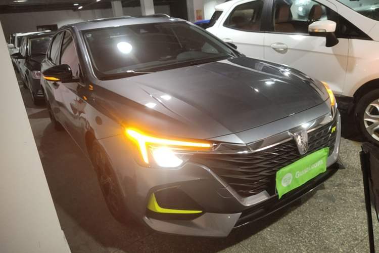 Used Roewe i6 MAX 2020 300TGI Automatic "Swell Cool Smart Drive" Edition Front Right 45 Deg