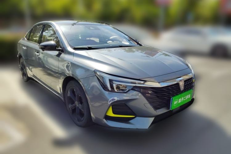 Used Roewe i6 MAX 2020 300TGI Automatic Supreme Edition with Cool Sunroof and Advanced Driving Features Front Right 45 Deg