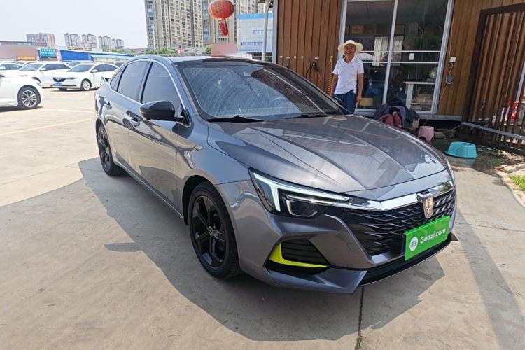 Used Roewe i6 MAX 2020 300TGI Automatic Supreme Edition with Cool Sunroof and Advanced Driving Features Front Right 45 Deg