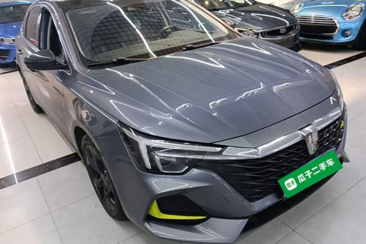 Used Roewe i6 MAX 2020 300TGI Automatic Supreme Edition with Cool Sunroof and Advanced Driving Features Front Right 45 Deg