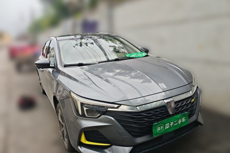 Used Roewe i6 MAX 2020 300TGI Automatic Supreme Edition with Cool Sunroof and Advanced Driving Features Front Right 45 Deg