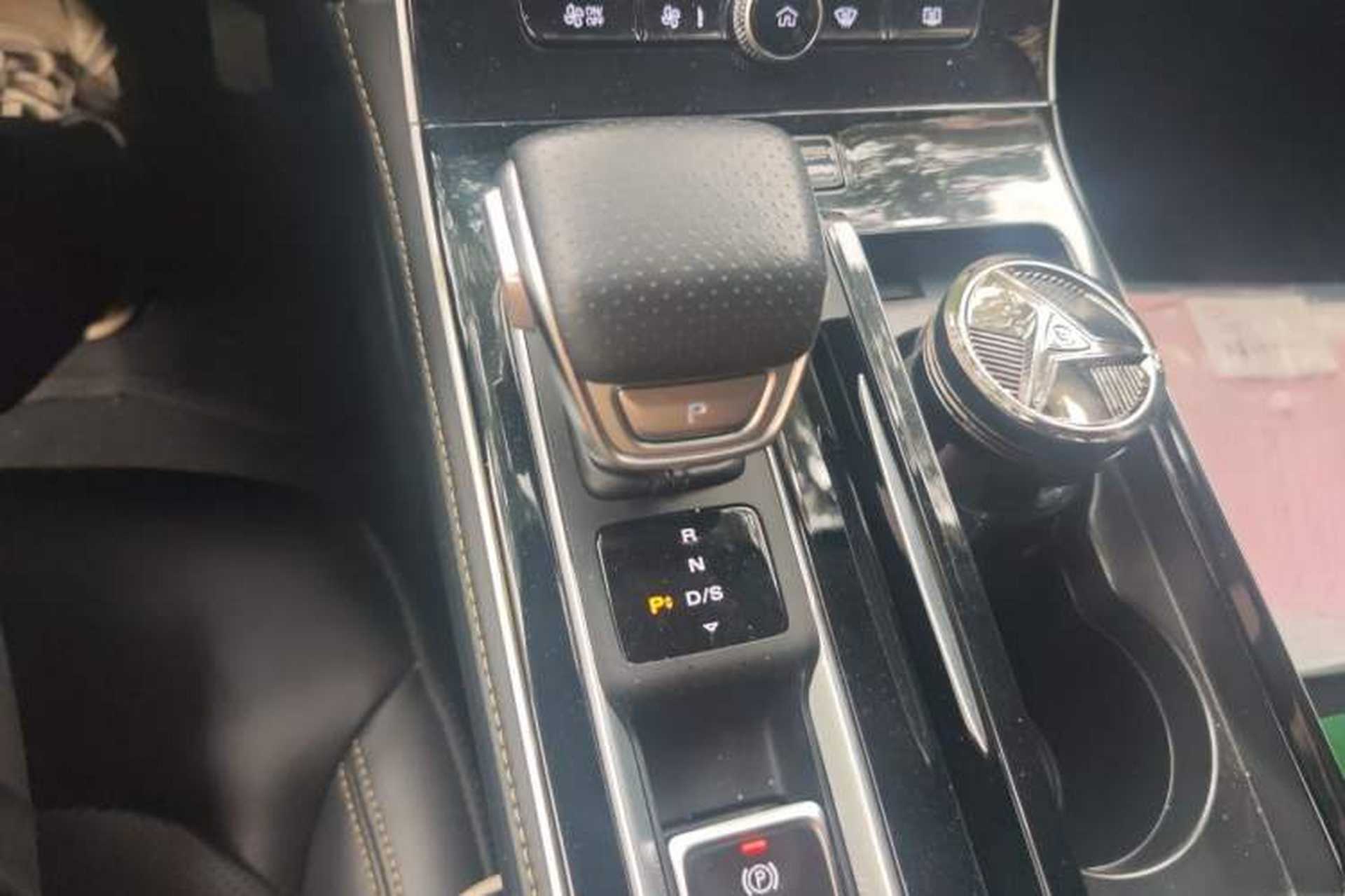 Used Roewe i6 MAX 2020 300TGI Automatic Sporty Cool Edition Gear Lever