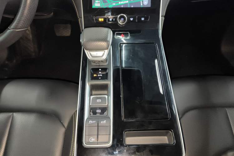 Used Roewe i6 MAX 2020 300TGI Automatic "Swell Cool Smart Drive" Edition Gear Lever
