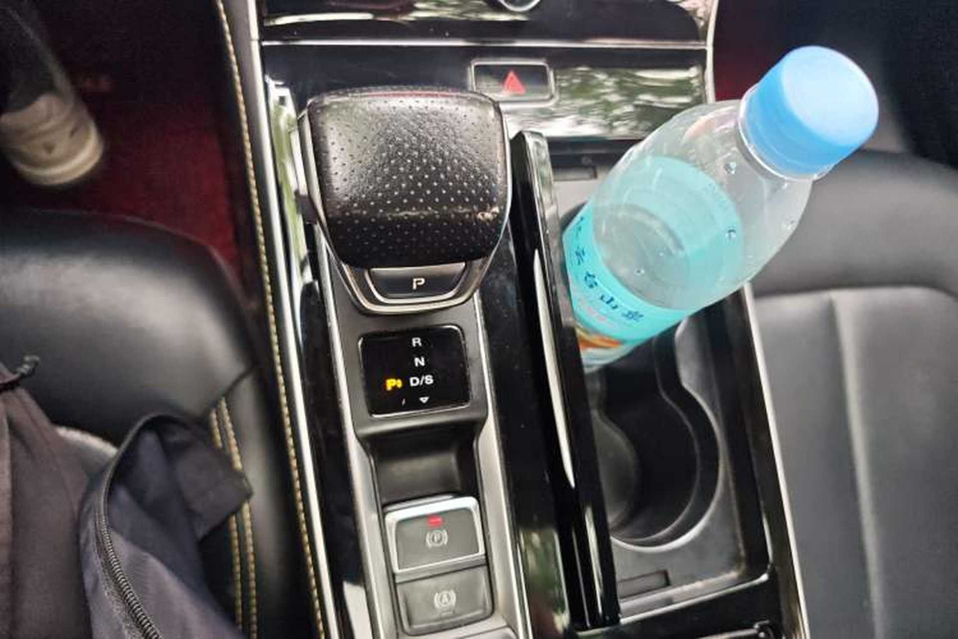 Used Roewe i6 MAX 2020 300TGI Automatic "Swell Cool Smart Drive" Edition Gear Lever