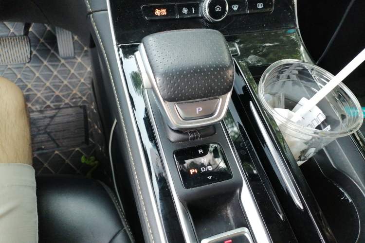 Used Roewe i6 MAX 2020 300TGI Automatic Sporty Cool Edition Gear Lever