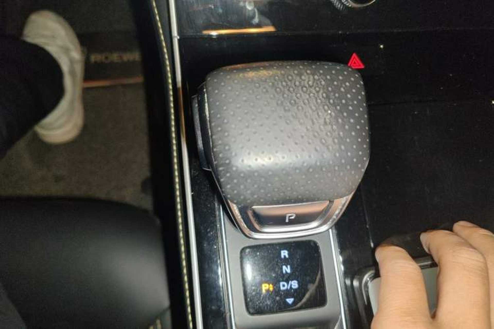 Used Roewe i6 MAX 2020 300TGI Automatic "Swell Cool Smart Drive" Edition Gear Lever