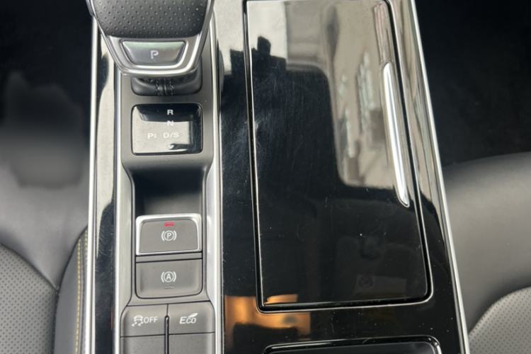 Used Roewe i6 MAX 2020 300TGI Automatic "Swell Cool Smart Drive" Edition Gear Lever