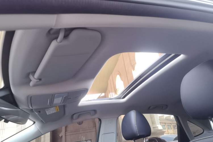 Used Roewe i6 MAX 2020 300TGI Automatic "Swell Cool Smart Drive" Edition Headliner