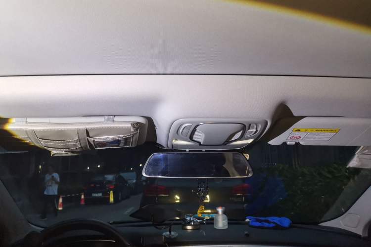 Used Roewe i6 MAX 2020 300TGI Automatic Cool & Stylish Skyroof Edition Headliner