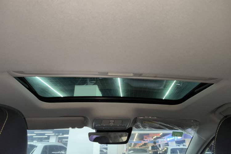 Used Roewe i6 MAX 2020 300TGI Automatic "Swell Cool Smart Drive" Edition Headliner
