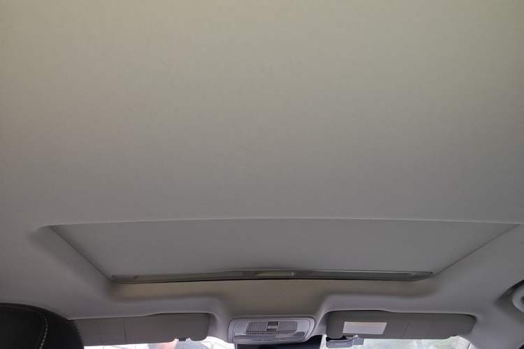 Used Roewe i6 MAX 2020 300TGI Automatic "Swell Cool Smart Drive" Edition Headliner