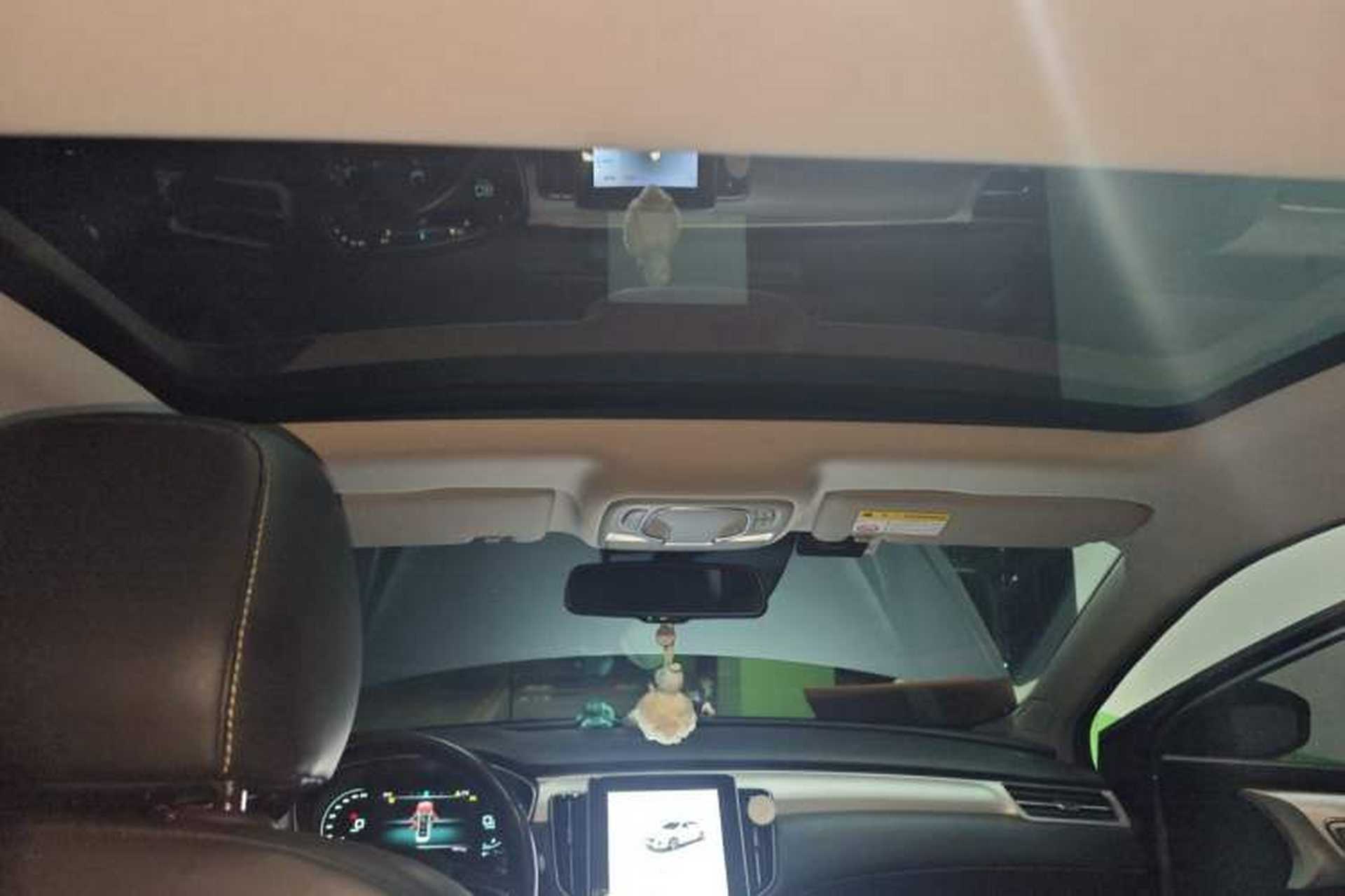 Used Roewe i6 MAX 2020 300TGI Automatic Supreme Edition with Cool Sunroof and Advanced Driving Features Headliner