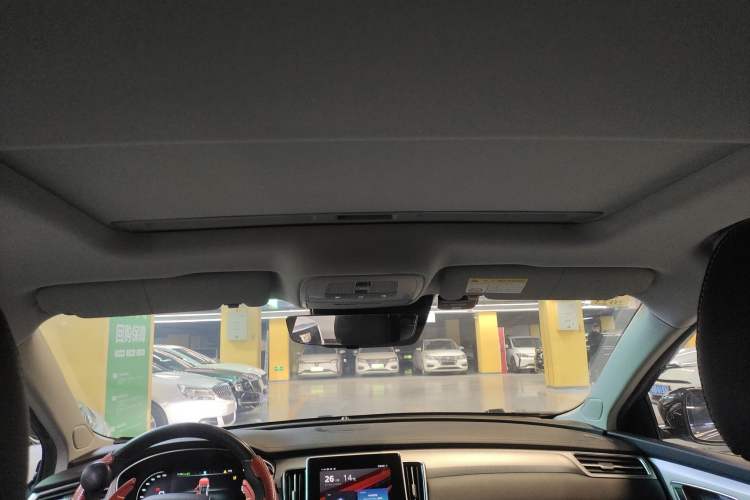Used Roewe i6 MAX 2020 300TGI Automatic "Swell Cool Smart Drive" Edition Headliner