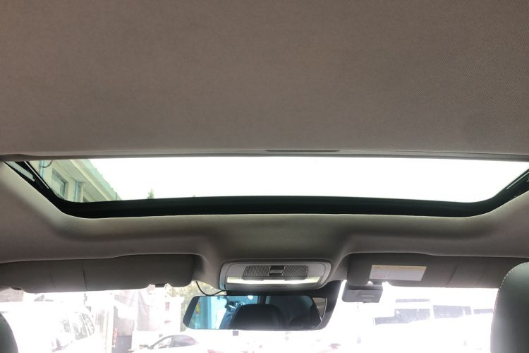 Used Roewe i6 MAX 2020 300TGI Automatic "Swell Cool Smart Drive" Edition Headliner