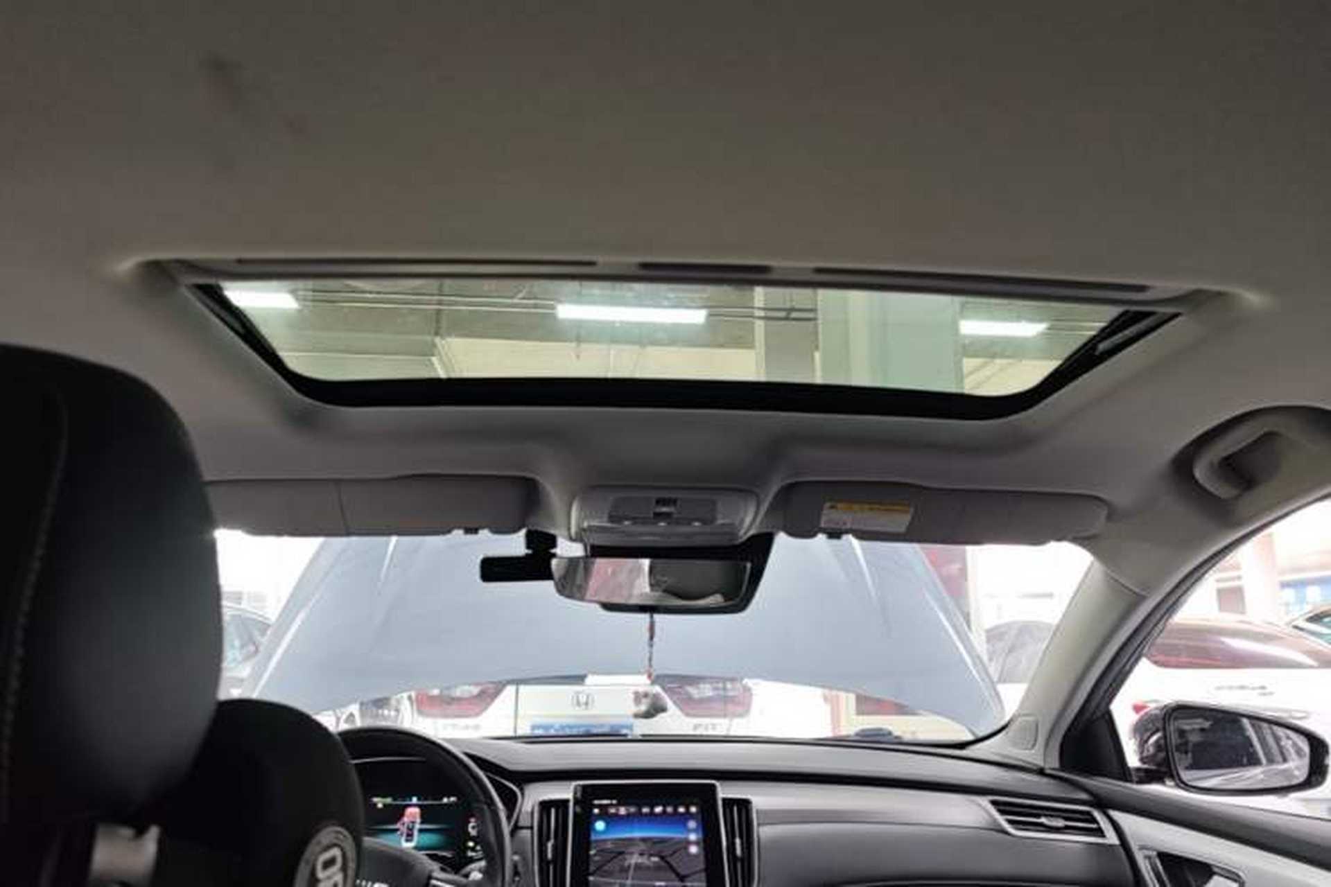 Used Roewe i6 MAX 2020 300TGI Automatic "Swell Cool Smart Drive" Edition Headliner
