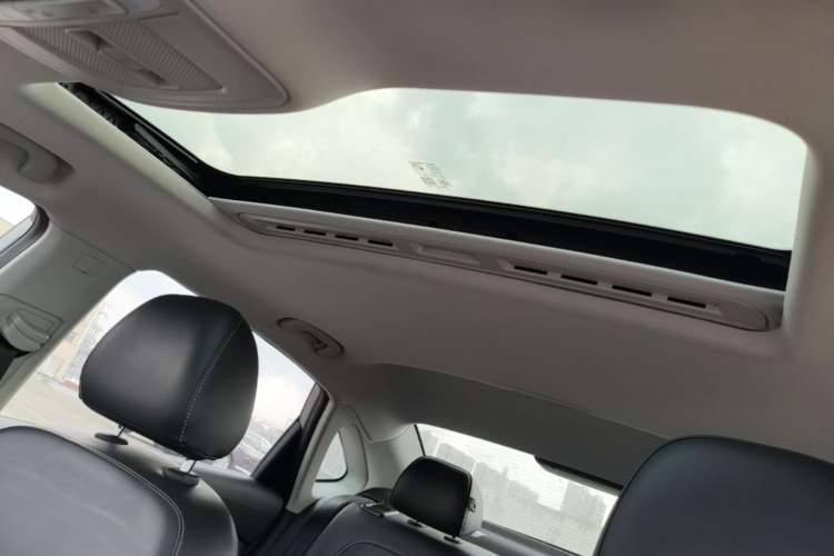 Used Roewe i6 MAX 2020 300TGI Automatic "Swell Cool Smart Drive" Edition Headliner