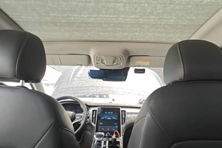 Used Roewe i6 MAX 2020 300TGI Automatic Supreme Edition with Cool Sunroof and Advanced Driving Features Headliner