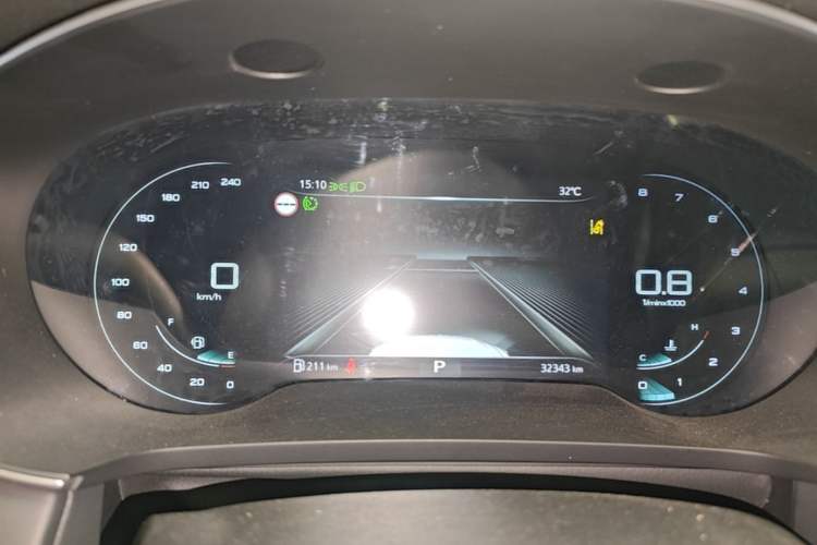 Used Roewe i6 MAX 2020 300TGI Automatic Supreme Edition with Cool Sunroof and Advanced Driving Features Instrument Cluster
