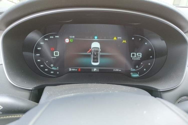Used Roewe i6 MAX 2020 300TGI Automatic Supreme Edition with Cool Sunroof and Advanced Driving Features Instrument Cluster