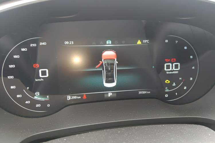 Used Roewe i6 MAX 2020 300TGI Automatic Supreme Edition with Cool Sunroof and Advanced Driving Features Instrument Cluster