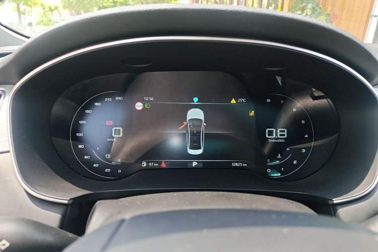 Used Roewe i6 MAX 2020 300TGI Automatic Supreme Edition with Cool Sunroof and Advanced Driving Features Instrument Cluster