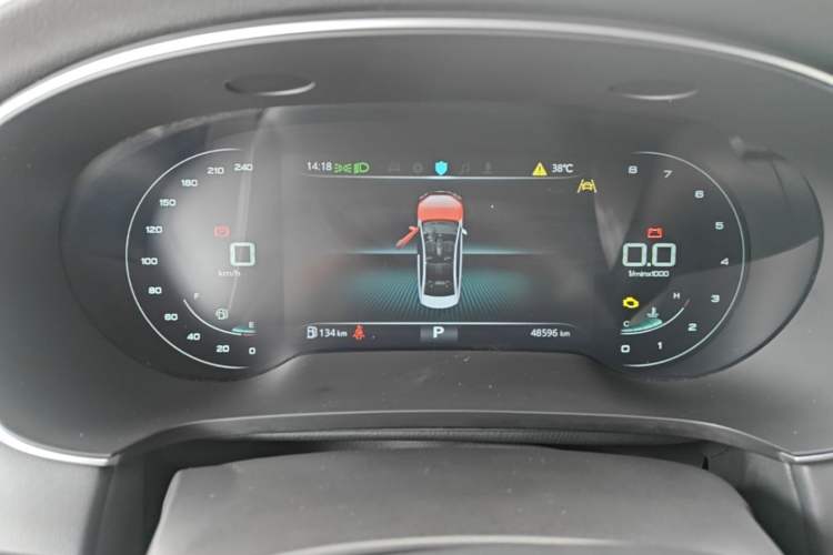Used Roewe i6 MAX 2020 300TGI Automatic Supreme Edition with Cool Sunroof and Advanced Driving Features Instrument Cluster
