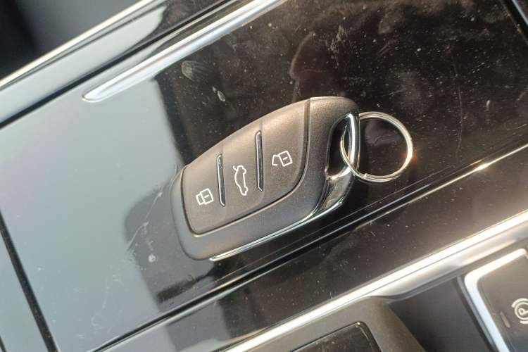 Used Roewe i6 MAX 2020 300TGI Automatic Cool & Stylish Skyroof Edition Interior 1