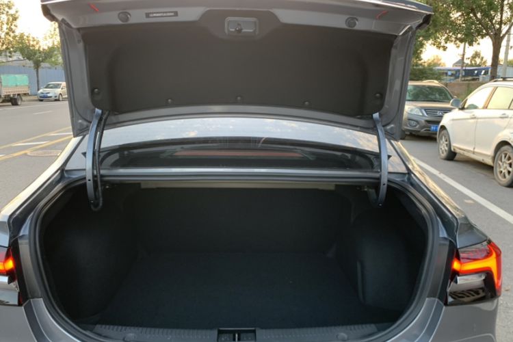 Used Roewe i6 MAX 2020 300TGI Automatic Cool & Stylish Skyroof Edition Interior 11