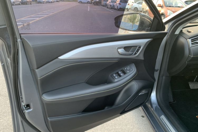 Used Roewe i6 MAX 2020 300TGI Automatic Cool & Stylish Skyroof Edition Interior 3