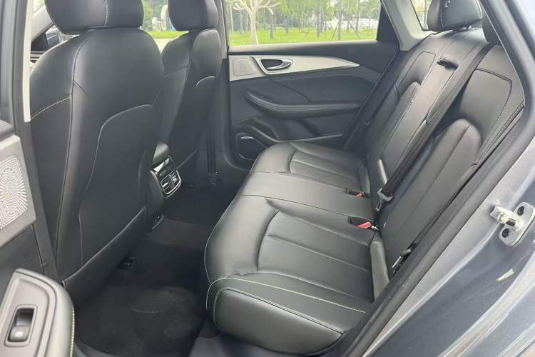 Used Roewe i6 MAX 2020 300TGI Automatic "Swell Cool Smart Drive" Edition Interior 3