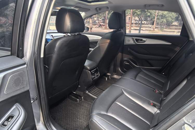 Used Roewe i6 MAX 2020 300TGI Automatic Sporty Cool Edition Interior 3