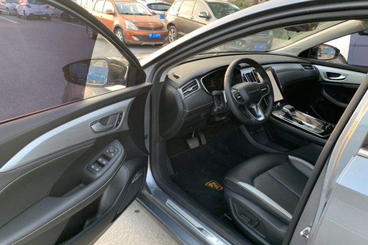 Used Roewe i6 MAX 2020 300TGI Automatic Cool & Stylish Skyroof Edition Interior 4