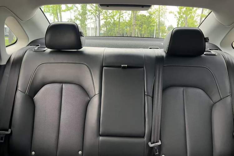Used Roewe i6 MAX 2020 300TGI Automatic "Swell Cool Smart Drive" Edition Interior 5