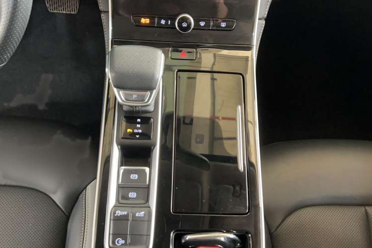 Used Roewe i6 MAX 2020 300TGI Automatic Cool & Stylish Skyroof Edition Interior 6
