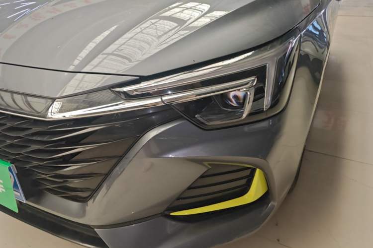 Used Roewe i6 MAX 2020 300TGI Automatic Supreme Edition with Cool Sunroof and Advanced Driving Features Left Front Headlight